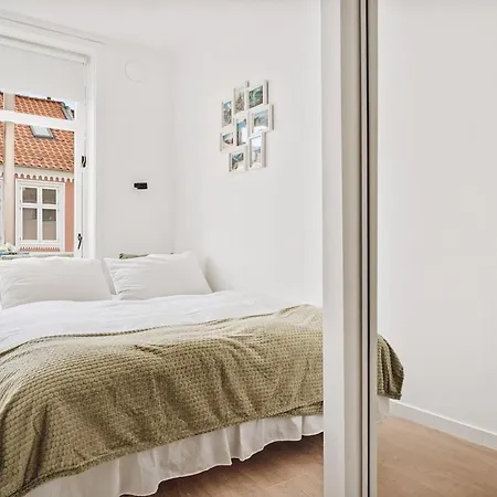 Modern & Chic Luxurious Details * Μπέργκεν